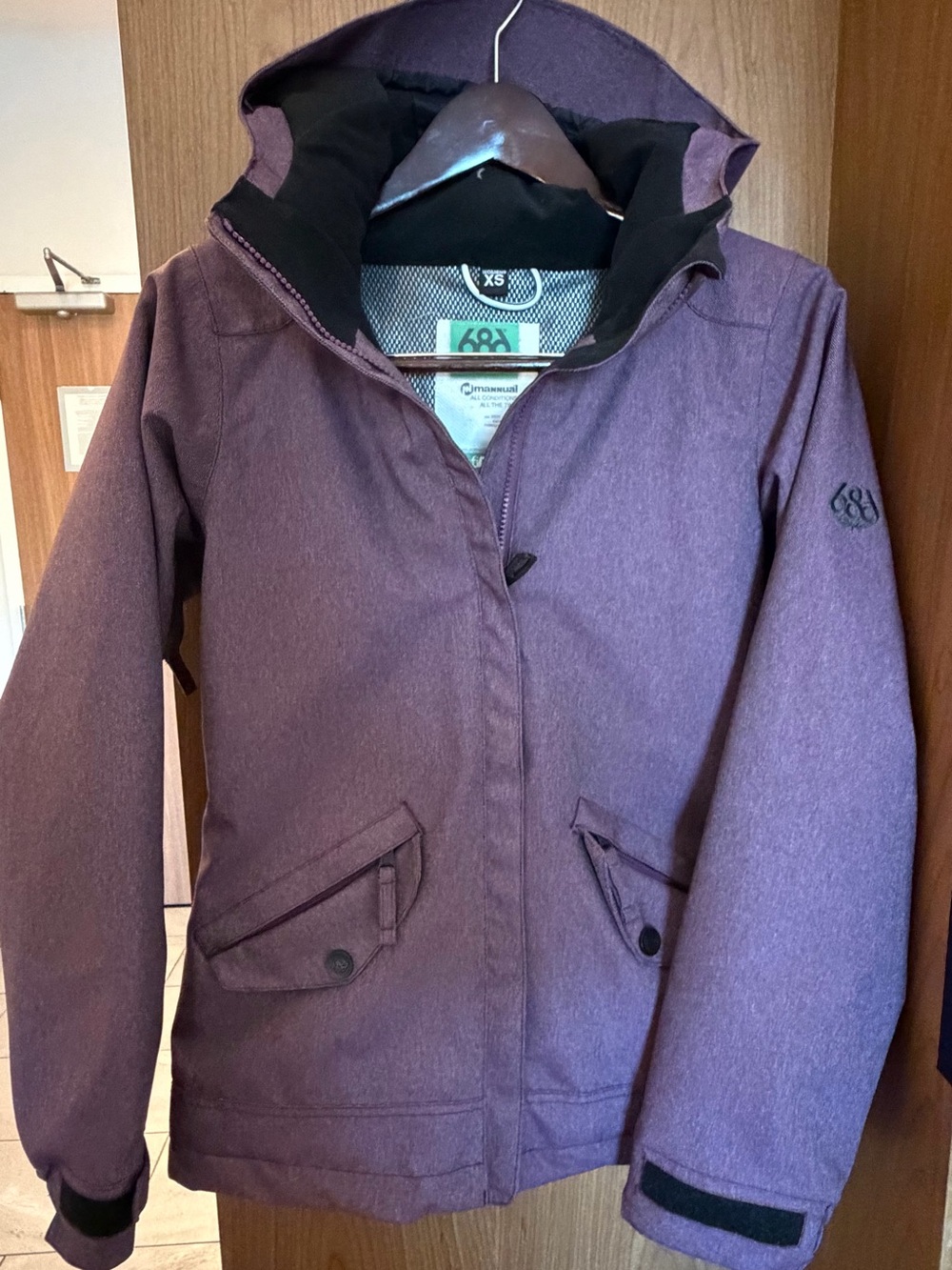 686 women’s snowboard jacket Hooded Coat